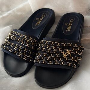 CHANEL Women's Navy/Black Sandals with Gold Chain size 39(8.5) used